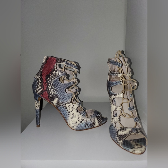 Zara bootie size 39 (us 8) LEATHER - Picture 1 of 3